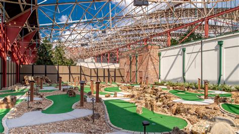 St. Louis: Miniature Golf .